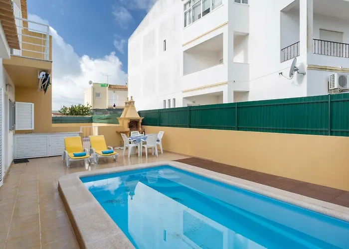 Grand Hit By Interhome Pêra